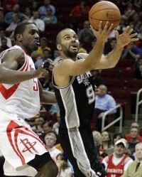  马刺约翰逊末节爆发，险胜火箭避免横扫命运